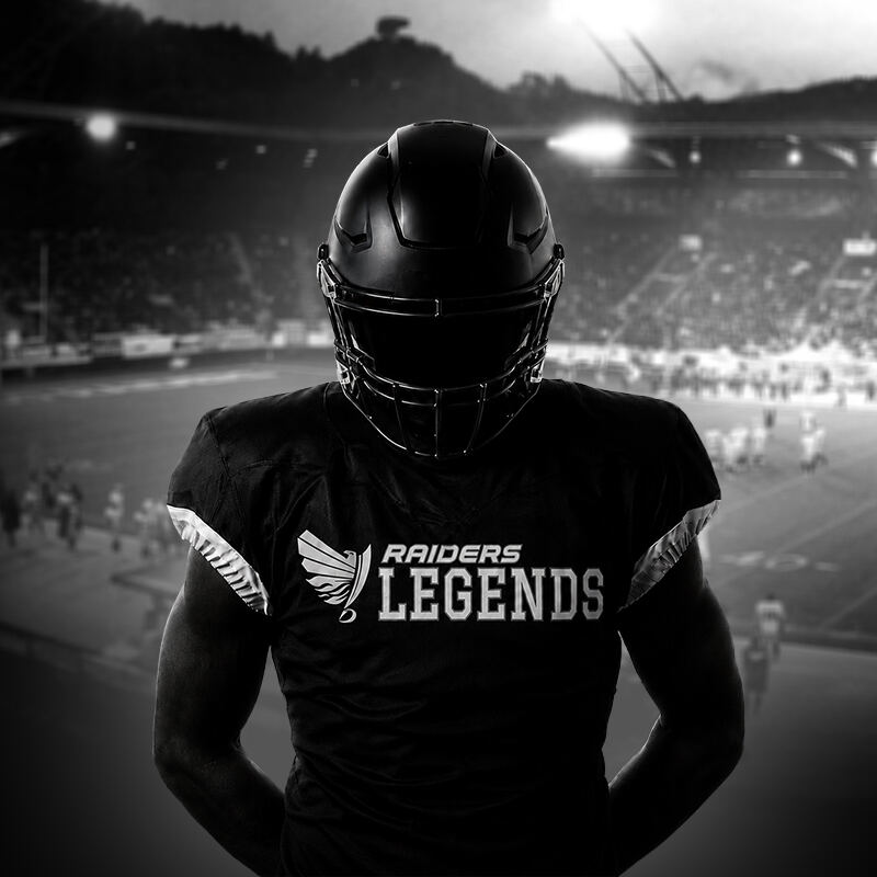 Raiders Legends Spieler auf dem Footballfeld